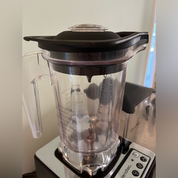 Blendtec Professional 750 Blender - Picture 2 of 5